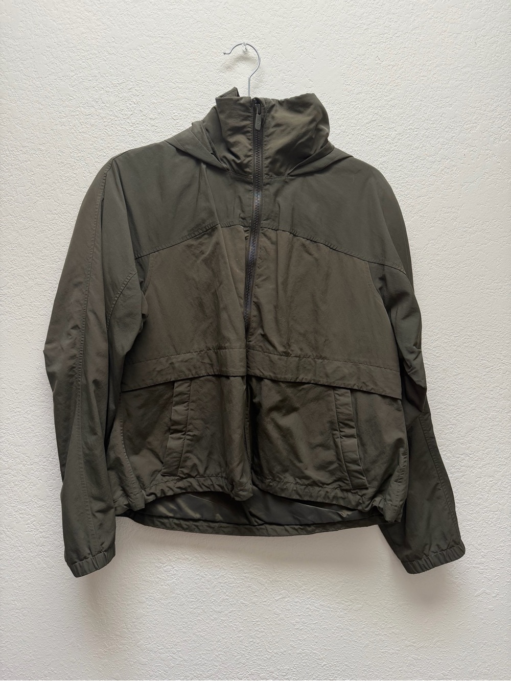 Lululemon Athletica Women’s Olive Hooded Windbreaker Jacket